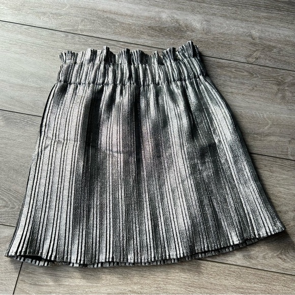 ZARA Silver Metallic Pleated Mini Skirt - Picture 14 of 16